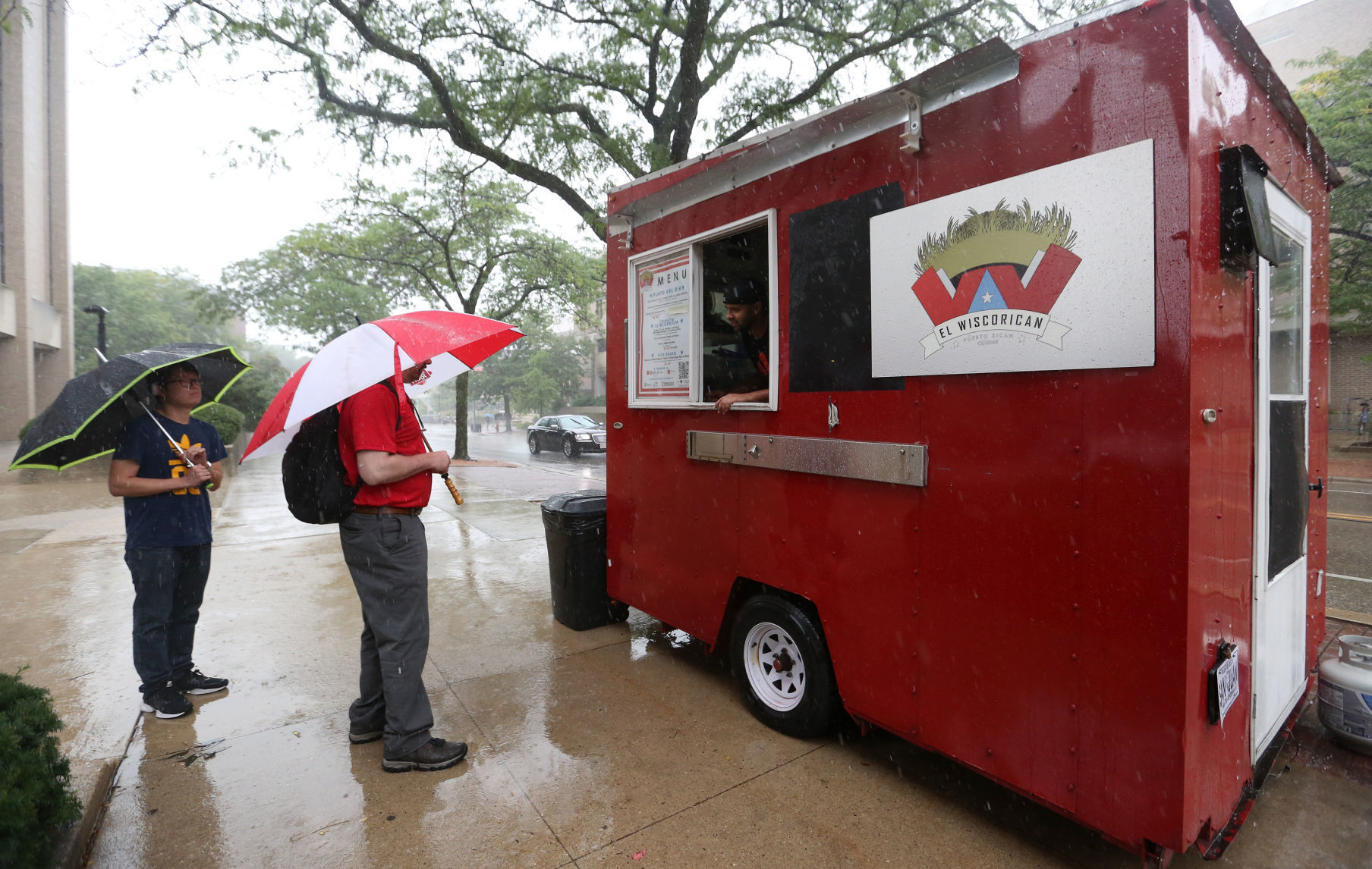 EL WISCORICAN FOOD CART